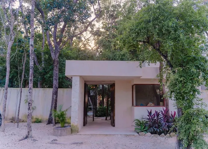 Private 6br Jungle Compound With Rooftop Pool Holiday home *