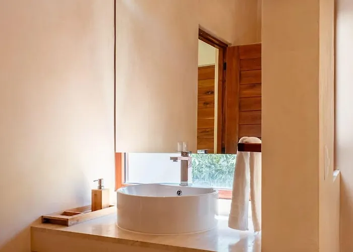 Private 6br Jungle Compound With Rooftop Pool Holiday home *