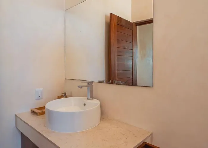 Private 6br Jungle Compound With Rooftop Pool *